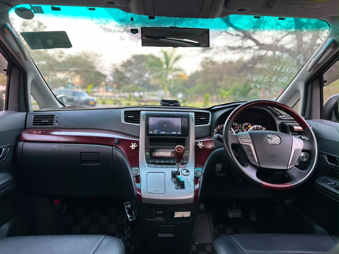 TOYOTA ALPHARD thumbnail 4